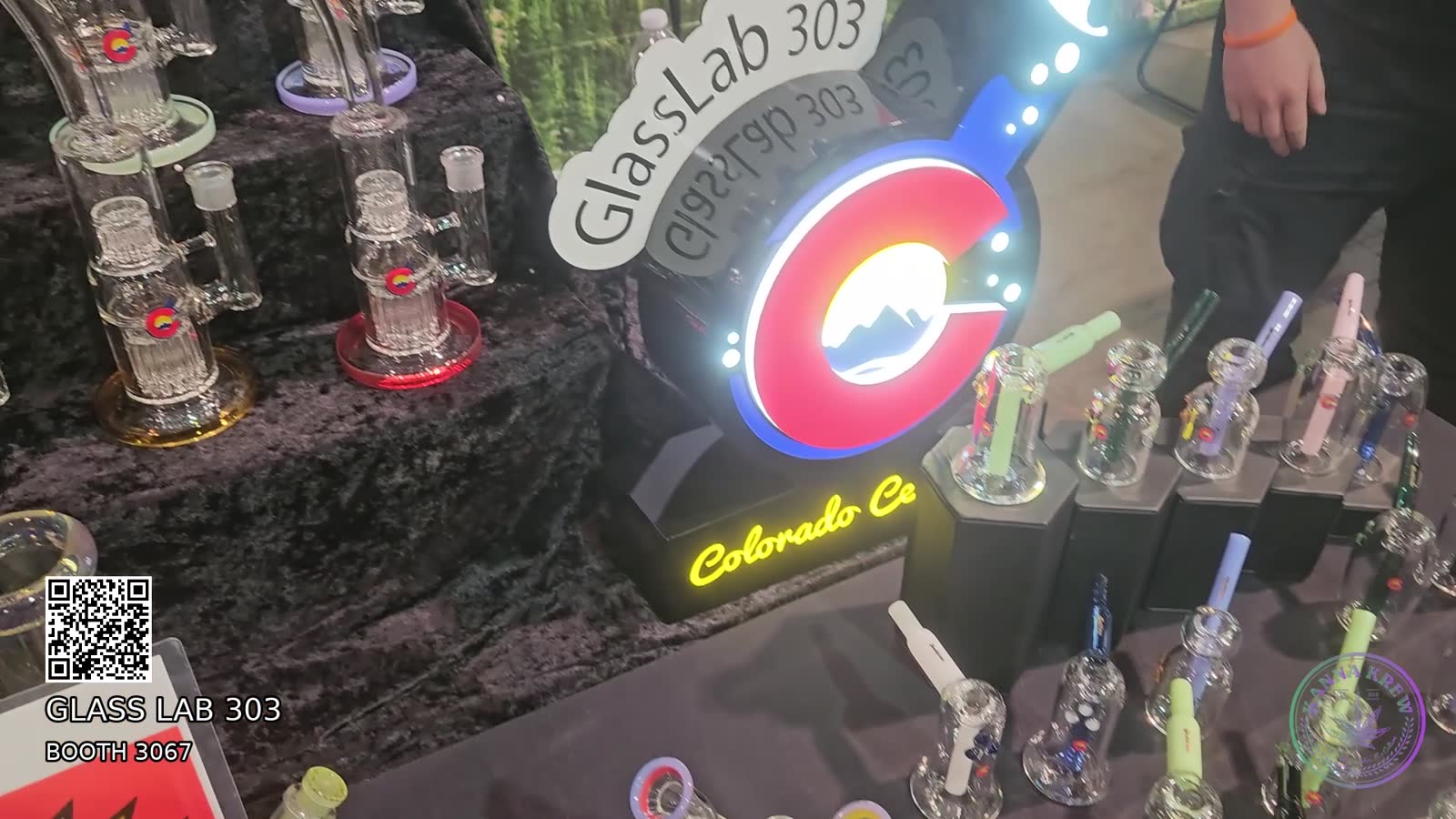 GLASS LAB 303 — walkthrough still